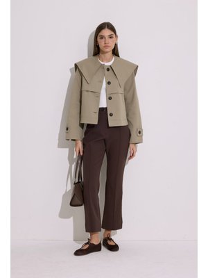 Yeşil Geniş Yaka Kısa Trençkot Yeşil Geniş Yaka Kısa Trençkot