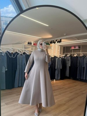 Krem Pamuklu Kumaş Kloş Etekli Elbise