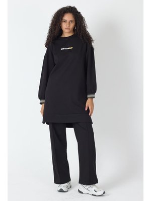 Siyah Etek Ucu Yırtmaçlı Baskı Detaylı Nervürlü Bol Paça Pantolon Sweatshirt Alt Üst Takım Siyah Etek Ucu Yırtmaçlı Baskı Detaylı Nervürlü Bol Paça Pantolon Sweatshirt Alt Üst Takım