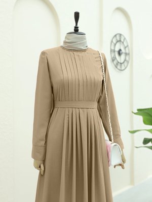 Vizon Pliseli Yuvarlak Yaka Kuşaklı Elbise