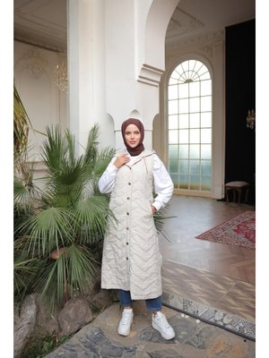 Bej Kapüşonlu Çıtçıtlı Kolsuz Cepli Kapitone Uzun Yelek 46)