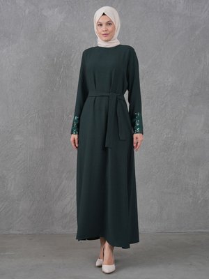 Zümrüt Yeşili Melanjlı Kumaş Manşet Payet Garnili Elbise Zümrüt Yeşili Melanjlı Kumaş Manşet Payet Garnili Elbise