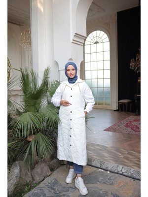 Krem Kapüşonlu Çıtçıtlı Kolsuz Cepli Kapitone Uzun Yelek 46)