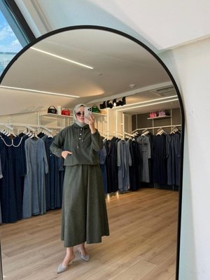 Haki Süet Kumaş Kapüşonlu Etek Sweatshirt İkili Takım Haki Süet Kumaş Kapüşonlu Etek Sweatshirt İkili Takım