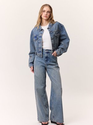 Koyu Mavi Cepli Kısa Denım Ceket Koyu Mavi Cepli Kısa Denım Ceket