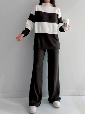 Siyah Yarım Boğazlı Triko Takım