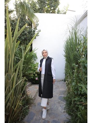 Siyah Kapüşonlu Düğmeli Kolsuz Cepli Kapitone Uzun Yelek 46)