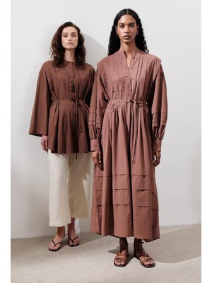 Nervürlü Geniş Elbise Sıcak Kahve Nervürlü Geniş Elbise Sıcak Kahve