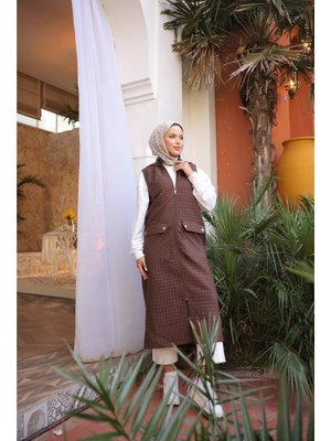 Kahverengi Kapüşonlu Fermuarlı Kolsuz Önden Cepli Kapitone Uzun Yelek 46)