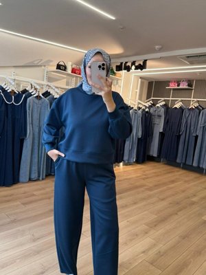 Lacivert Pamuklu Kumaş Relaxed Kesim Pantolon Sweatshirt İkili Takım Lacivert Pamuklu Kumaş Relaxed Kesim Pantolon Sweatshirt İkili Takım
