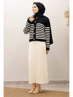 Siyah Çizgili Delikli Örgü Hırka