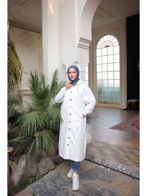 Krem Kapüşonlu Çıtçıtlı Kolsuz Cepli Uzun Kapitone Yelek 46)