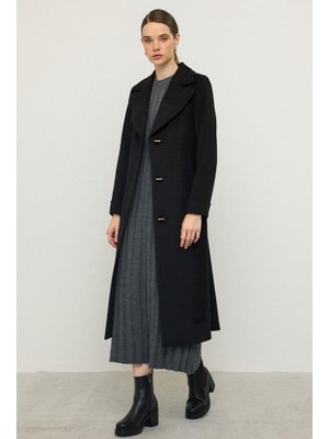 Siyah Balıksırtı Jakar Desenli Belden Bağlamalı Limited Edition Kaban Siyah Balıksırtı Jakar Desenli Belden Bağlamalı Limited Edition Kaban