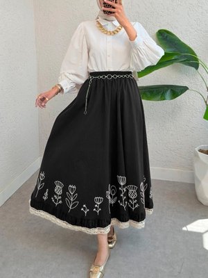 Siyah Dantel İşlemeli Beli Lastikli Etek Siyah Dantel İşlemeli Beli Lastikli Etek