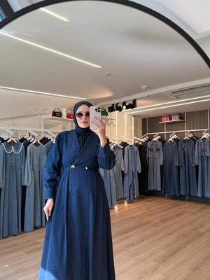 Lacivert Kruvaze Yaka Çift Düğmeli Denim Kot Kap Pardesü Lacivert Kruvaze Yaka Çift Düğmeli Denim Kot Kap Pardesü