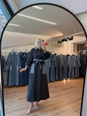 Siyah Açık Koyu Renk Kontrastlı Kemerli Denim Kot Elbise Siyah Açık Koyu Renk Kontrastlı Kemerli Denim Kot Elbise