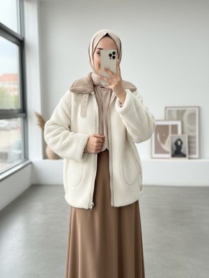 Bej Yakası Garni İçi Astarlı Cep Detaylı Peluş Mont