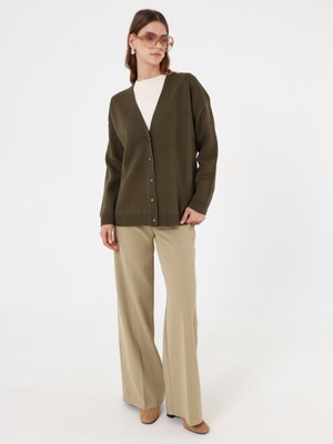 Haki V Yaka Kemik Düğme Detaylı Triko Hırka