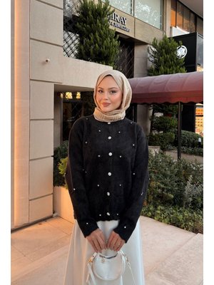 Siyah Taşlı Çiçek Düğmeli Hırka