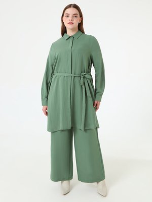 Haki Kemer Detaylı Tunik & Pantolon İkili Büyük Beden Takım Haki Kemer Detaylı Tunik & Pantolon İkili Büyük Beden Takım