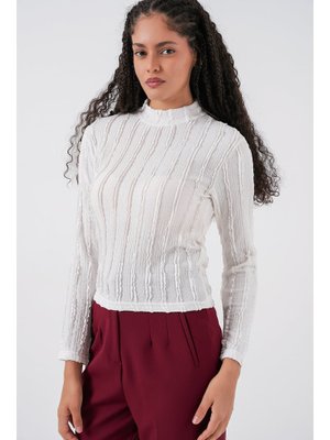 Beyaz Dokulu Esnek Örme Bluz Beyaz Dokulu Esnek Örme Bluz