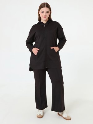 Siyah Fermuarlı Kapuşonlu Spor Sweatshirt & Pantolon Büyük Beden Takım Siyah Fermuarlı Kapuşonlu Spor Sweatshirt & Pantolon Büyük Beden Takım