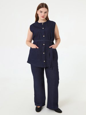 Lacivert Denim Cep Detaylı Yelek & Pantolon Büyük Beden Takım Lacivert Denim Cep Detaylı Yelek & Pantolon Büyük Beden Takım