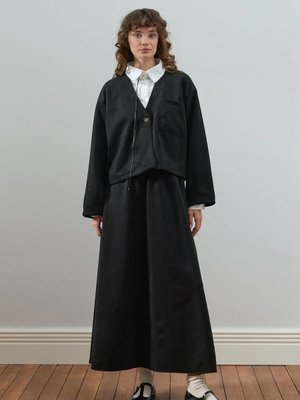 Siyah Süet Kloş Etek Siyah Süet Kloş Etek