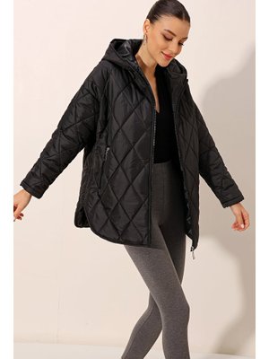 Siyah Kapüşonlu Kapitone Mont Siyah Kapüşonlu Kapitone Mont