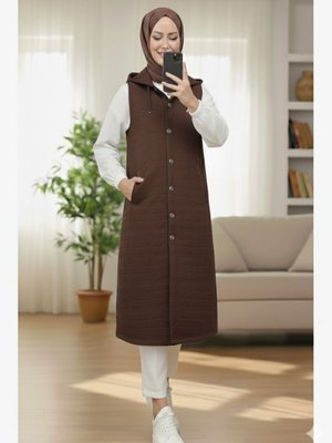 Kahve Önü Düğmeli Zincir Detaylı Kapüşonlu Kapitone Yelek