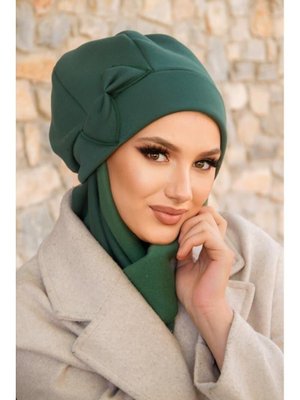 Zümrüt Yeşili Fiyonklu Bere