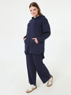 Lacivert Fermuarlı Kapuşonlu Spor Sweatshirt & Pantolon Büyük Beden Takım Lacivert Fermuarlı Kapuşonlu Spor Sweatshirt & Pantolon Büyük Beden Takım
