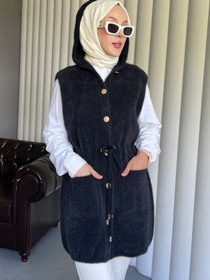 Siyah Kapüşonlu Cepli Beli Bağlamalı Sakallı Yelek