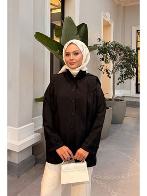 Siyah Önü Pile Detaylı Gömlek