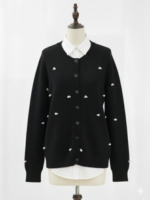 Siyah Düğmeli Çiçek Detaylı Yumoş Hırka