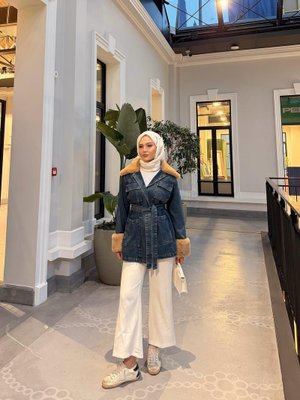 Kemerli Kürk Detaylı Koyu Kot Mavi Ceket