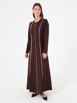 Kahverengi Yumuşak Dokulu Kontras Biye Detaylı Elbise