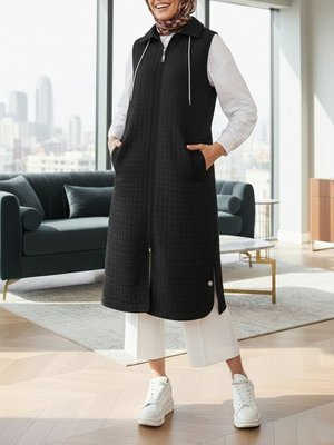 Siyah Fermuarlı Kapüşonlu Cepli Uzun Kapitone Yelek