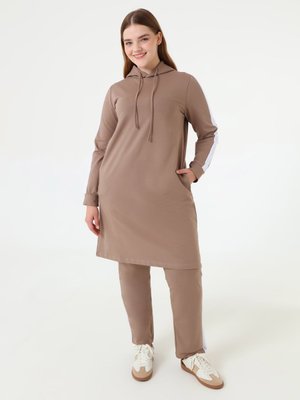Vizon Büyük Beden Doğal Kumaşlı Spor Tunik & Pantolon İkili Takım Vizon Büyük Beden Doğal Kumaşlı Spor Tunik & Pantolon İkili Takım