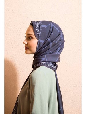 Lacivert Logolu Desen Modal Seri Şal Askısı İle Birlikte 75x200 Cm Lacivert Logolu Desen Modal Seri Şal Askısı İle Birlikte 75x200 Cm