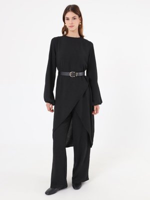 Siyah Asimetrik Kesim Balon Kollu Basic Takım