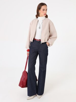 Bej Balon Kollu Fermuarlı Kısa Kaban Bej Balon Kollu Fermuarlı Kısa Kaban