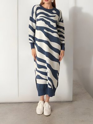 İndigo Yırtmaçlı Desenli Triko Elbise