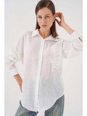 Beyaz Nakışlı Oversize Gömlek Beyaz Nakışlı Oversize Gömlek