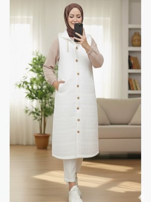 Beyaz Önü Düğmeli Zincir Detaylı Kapüşonlu Kapitone Yelek