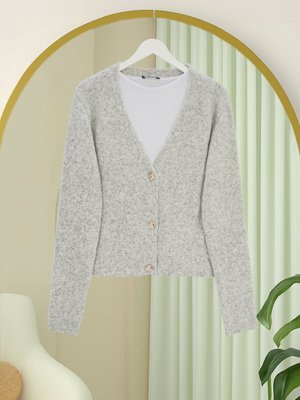 Açık Gri Önü Düğmeli Yumoş Triko Hırka