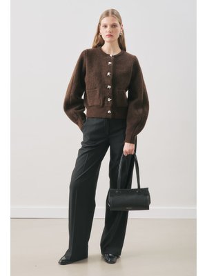 Kahverengi Düğme Detaylı Hırka