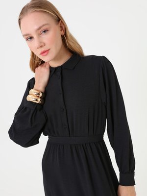 Siyah Beli Büzgülü Klasik Düğmeli Elbise