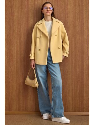 Sarı Pelerin Ve Kol Patı Detaylı Kruvaze Kısa Kaban