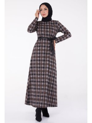 Kahve Kazayağı Desenli Kuşaklı Elbise